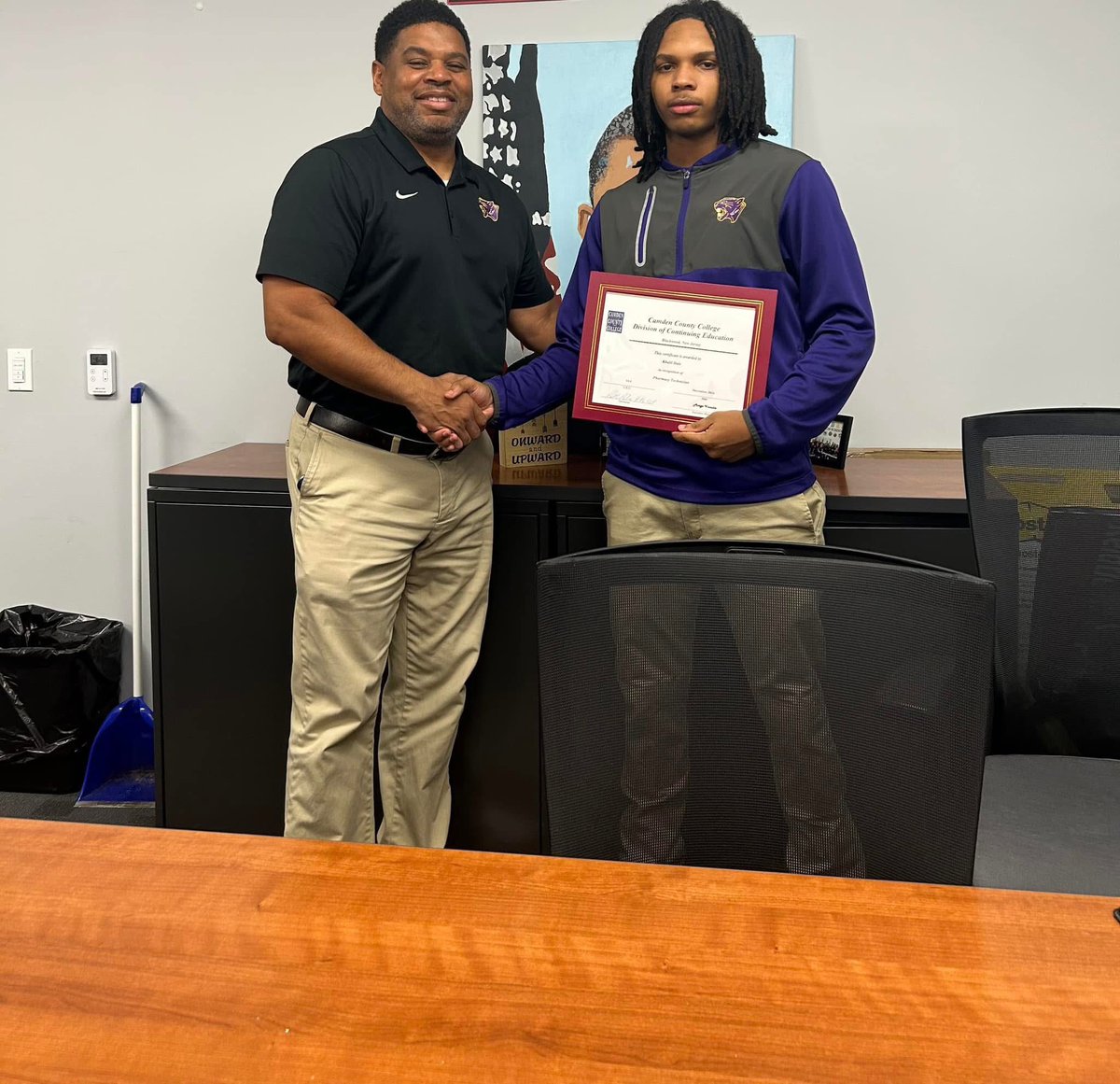 MMolli24's tweet photo. Super proud of my Nephew!!

Starting LB✅
Team Captain✅
All Conference Performer✅
Conference Champion ✅
3.8 GPA✅
Certified Pharmacy Tech✅
Academic Scholarships Loading!✅
💜💛🏈👊🏾
#FAMILY
#TheHigh
#AcademicsGoodOverHere✅ https://t.co/Nmn3rh7hEx