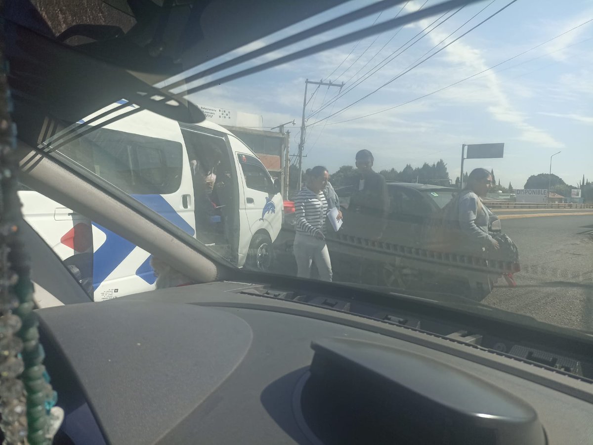 taboodepueb's tweet image. #zacatelco tlax nuevamente el #crucero de los delfines ahora choque entre ruta azul y #particular urge que las #autoridades hagan algo ahí otro accidente más