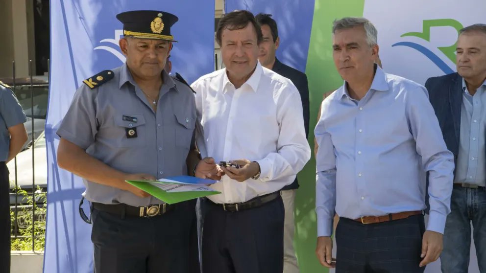 Provincia entregó 26 nuevos vehículos para reforzar su flota policial

acortar.link/baQIJz