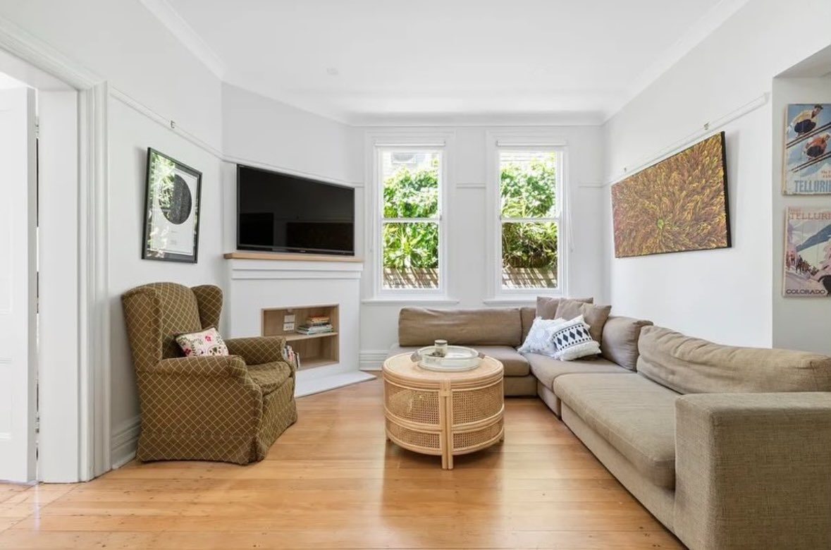 EmmaJamesandCo's tweet photo. 2, 34 Ashburner Street, Manly | $1,000 pw

Available 11 Jan 2025 | 2 🛏️ | 1 🛁 

Nestled in a block of just 4 apartments and located mere footsteps from Manly Beach, this is seaside living at its absolute best.

Pet friendly https://t.co/6LDgJTftcy