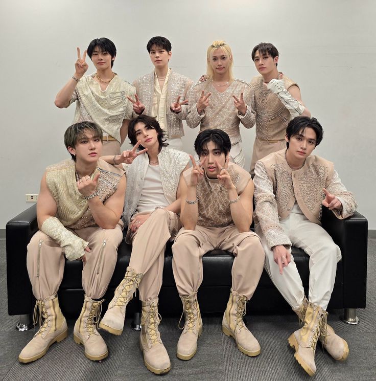 ninixlix's tweet photo. Build your wedding with a Stray Kids member ♡̷𓍲 *⋆ 

— an interactive 𝐓𝐡𝐫𝐞𝐚𝐝 https://t.co/XnNhWFDvmR