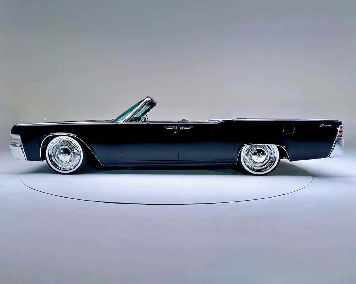 Barrett_Jackson's tweet photo. @LincolnMotorCo Powered by a #Roush #supercharged 5.0L Coyote engine, 10-speed transmission, #QA1 coilovers, #custom Nappa leather and @DakotaDigital gauges. It's selling with No Reserve at the 2025 #Scottsdale Auction, Jan. 18-26 at #WestWorld.
Learn more: https://t.co/FJce16Vtmb https://t.co/PgKFlUbUFZ