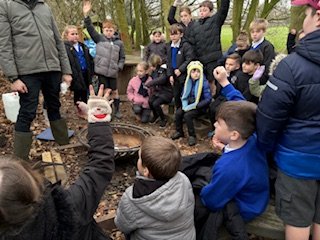 NectonFS's tweet image. I had the pleasure of spending the afternoon with Hazel Class, collecting firewood, then exploring and creating. Watching them enjoy the yummy treat and talking about how much they loved being back in the forest made for a perfect afternoon. @NectonY4