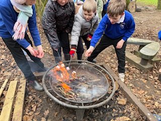 NectonFS's tweet image. I had the pleasure of spending the afternoon with Hazel Class, collecting firewood, then exploring and creating. Watching them enjoy the yummy treat and talking about how much they loved being back in the forest made for a perfect afternoon. @NectonY4