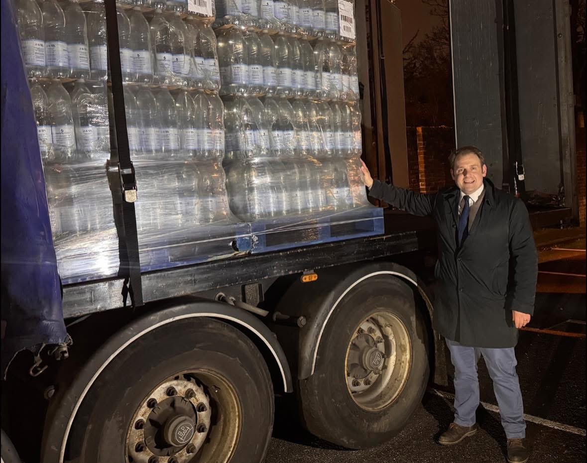 Glad to see a water collection point open in Cheam finally at Cheam Library, Church Rd, Sutton SM3 8QH. 

This will remain open throughout the night for residents to collect water.

Please do share with neighbours, and I will continue to push SES for a permanent fix.