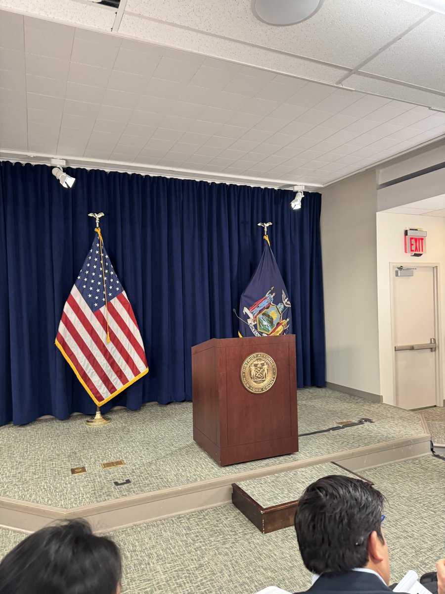 Luigi Mangione has officially been indicted on first degree murder in New York. Awaiting Manhattan DA Alvin Bragg and NYPD Commissioner Jessica Tisch to speak. #LuigiMangione