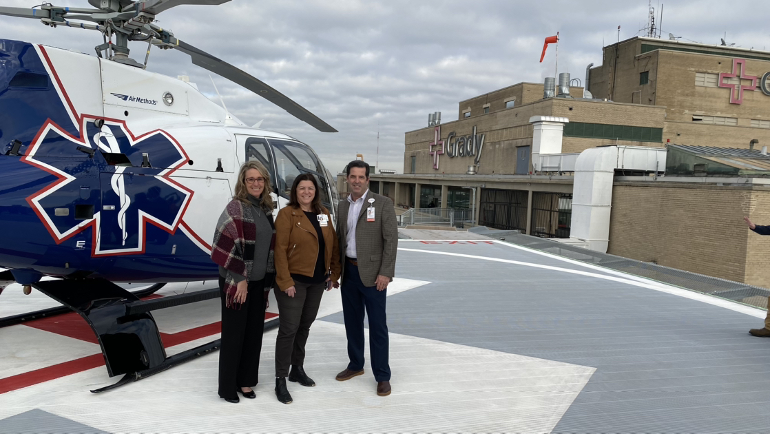 GradyHealth's tweet image. 🚁 Our second helipad is here! This new addition to our west tower allows us to handle even more emergency air transports and those patients who need care only Grady can provide. 🏥❤️
#AtlantaCantLiveWithoutGrady #LevelITraumaCenter #TeamWork
