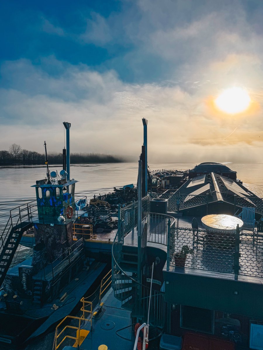 A crisp morning greeted us on the Ohio River today. 🥶

We're on the move! Our crew and fleet are en route to Cairo, IL, where our barges will take a breather before catching a ride to Memphis to dive back into river cleanups.

#livinglandsandwaters #maritime #rivercleanup