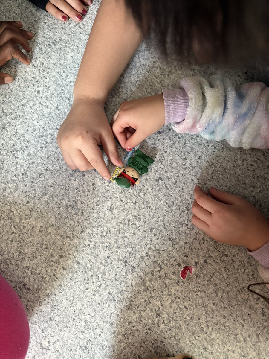 “Can you make a Christmas card?” And “how long is Santa’s elf?”! 🎅🏼❄️☃️ lots of Christmas fun!! <a href="/acms_nanuit/">ACMS Nanuit</a>