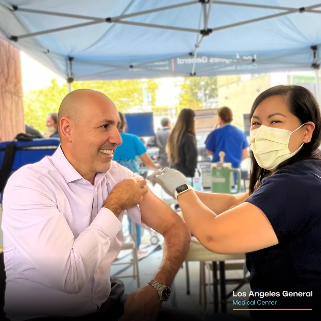 LAGeneralMed's tweet photo. LA General leadership leads by example—getting their flu shots to protect themselves, their families, and our community. Huge thanks to our amazing staff for ensuring safe, expert care this season. Do your part—get your flu shot today! #FluSeasonReady #GetVaccinated https://t.co/bNQVRvxWhS