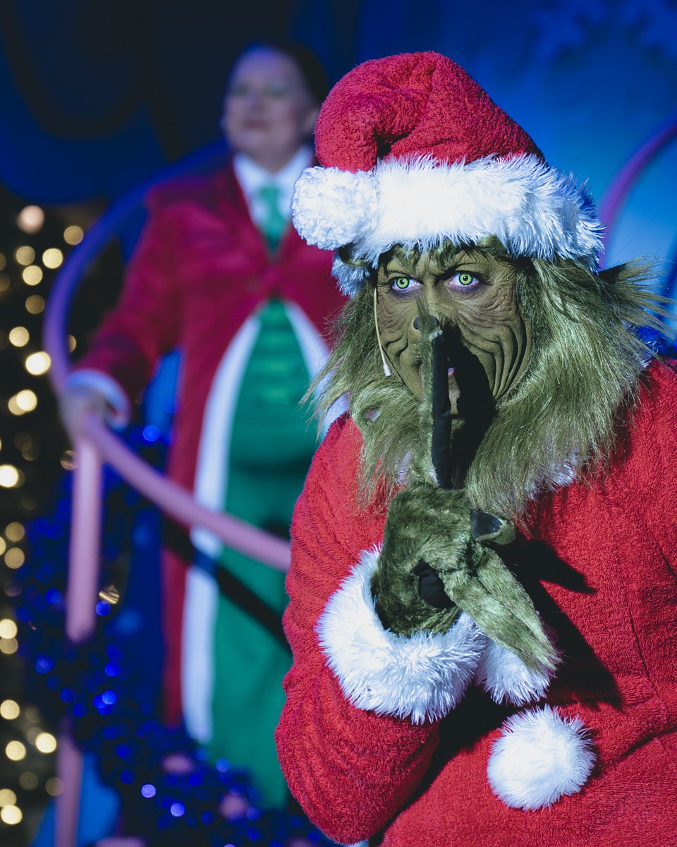 CurtisRoams's tweet photo. Grinch!!!!! Highly recommend checking out Grinchmas at @UniversalORL ! 

#Grinchmas #Grinch #Christmas #universalorlando #DrSeuss https://t.co/pGCsiCAFK6