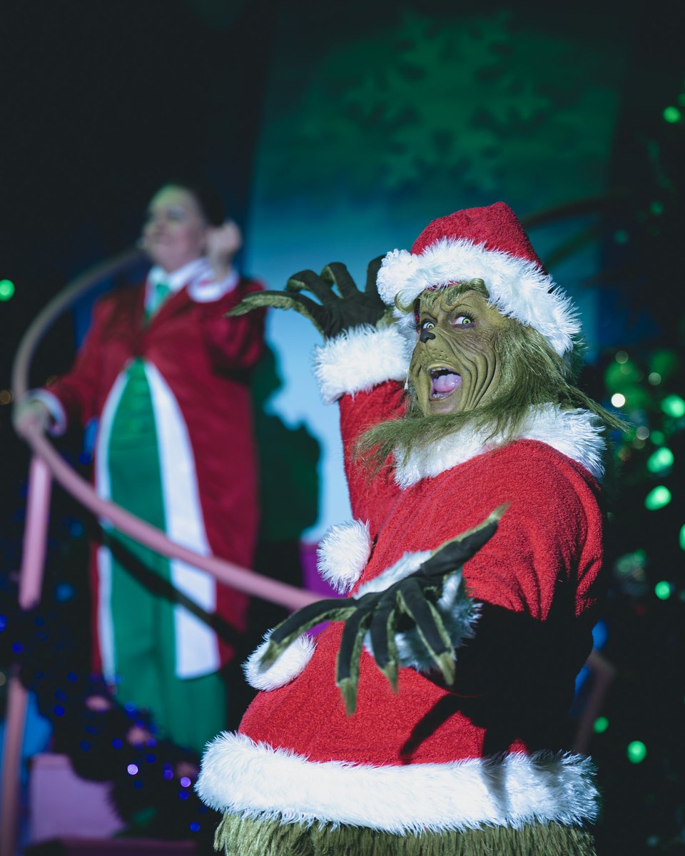 CurtisRoams's tweet photo. Grinch!!!!! Highly recommend checking out Grinchmas at @UniversalORL ! 

#Grinchmas #Grinch #Christmas #universalorlando #DrSeuss https://t.co/pGCsiCAFK6
