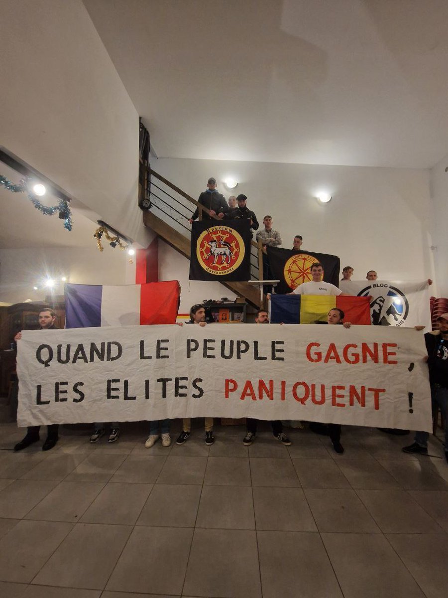 UniteSud66's tweet photo. Avec cette action, nous, @UniteSud66 , @Novelum_Carca  et @Blocmtp , avons voulu réaffirmer qu’en France comme en Roumanie, la victoire appartient au peuple ! 

" Quand le peuple gagne, les élites paniquent ! "
" Când poporul câștigă, elitele intră în panică ! " 🇫🇷🇷🇴 https://t.co/r3ilDFanX9