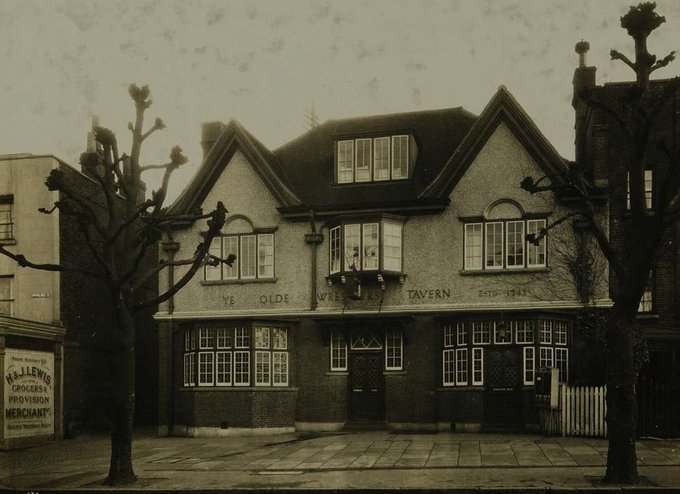 GBbooze's tweet image. The Wrestlers, 98 North Rd, #Highgate London N6 🍻Also known as Ye Old Wrestlers Tavern in 1937.