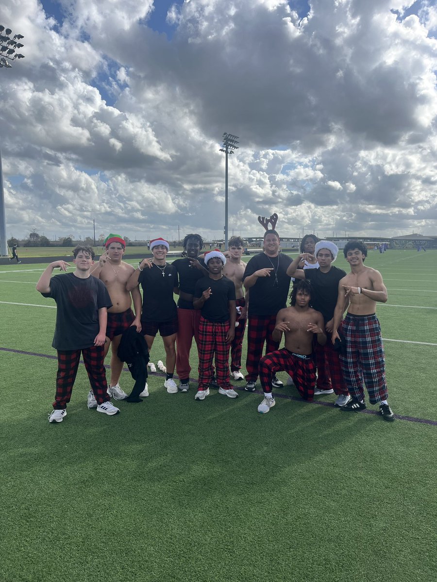 Coach Sloan (@sloan_coach) on Twitter photo We didnāt win the annual <a href="/fulshear_fball/">Fulshear Football</a> Christmas Massacre, but I had a blast hanging with these guys and competing with them today. #WeAreFu1shear We didnāt win the annual <a href="/fulshear_fball/">Fulshear Football</a> Christmas Massacre, but I had a blast hanging with these guys and competing with them today. #WeAreFu1shear