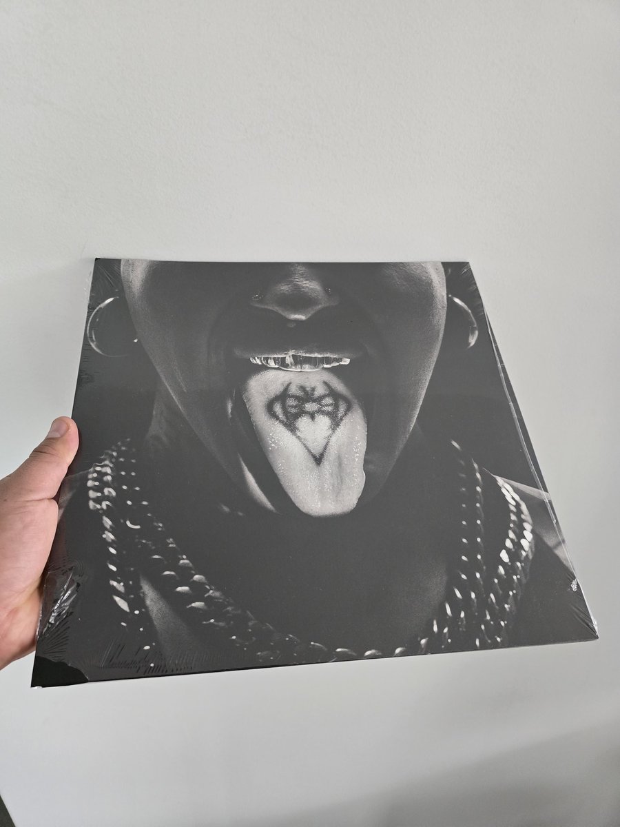 musicbyvariant's tweet image. New vinyl came in just in time for my Christmas gift to myself! Huge up to @ISOxo_ and @Knock2Music 

#isoknock #vinyl #4EVR #edm