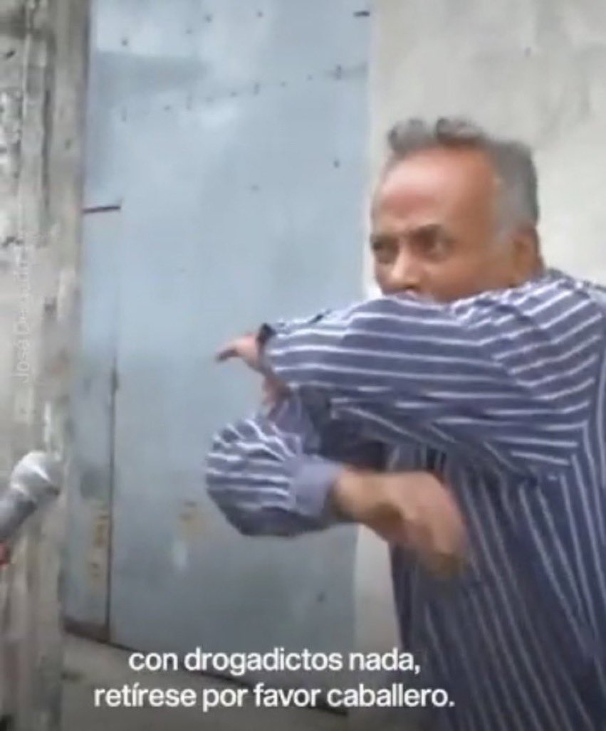 DannyLovato10's tweet image. **Luciana Guschmer entrando a Sorbito**

Alex Vizuete: