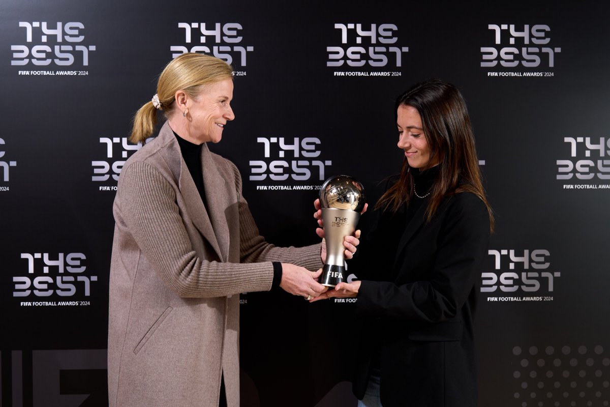 AitanaBonmati's tweet photo. Proud to receive The Best Award for the second successive year. Thanks to my teammates, staff and everyone who supported me every day for an unbelievable season. https://t.co/bEkccV7loL