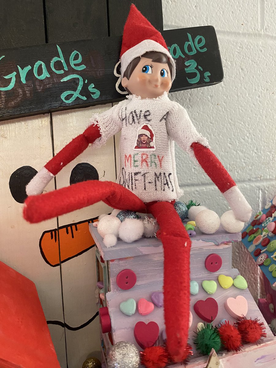 BrittanyNorth89's tweet image. Our school elf decided to drop by my classroom today and to say the kids were excited about him being a Swiftie is an understatement 😉😃He left them friendship bracelets and some candy canes. @NLSchoolsCA @EDU_GovNL @taylorswift13 #Swifties #taylorswiftfans #elfontheshelf