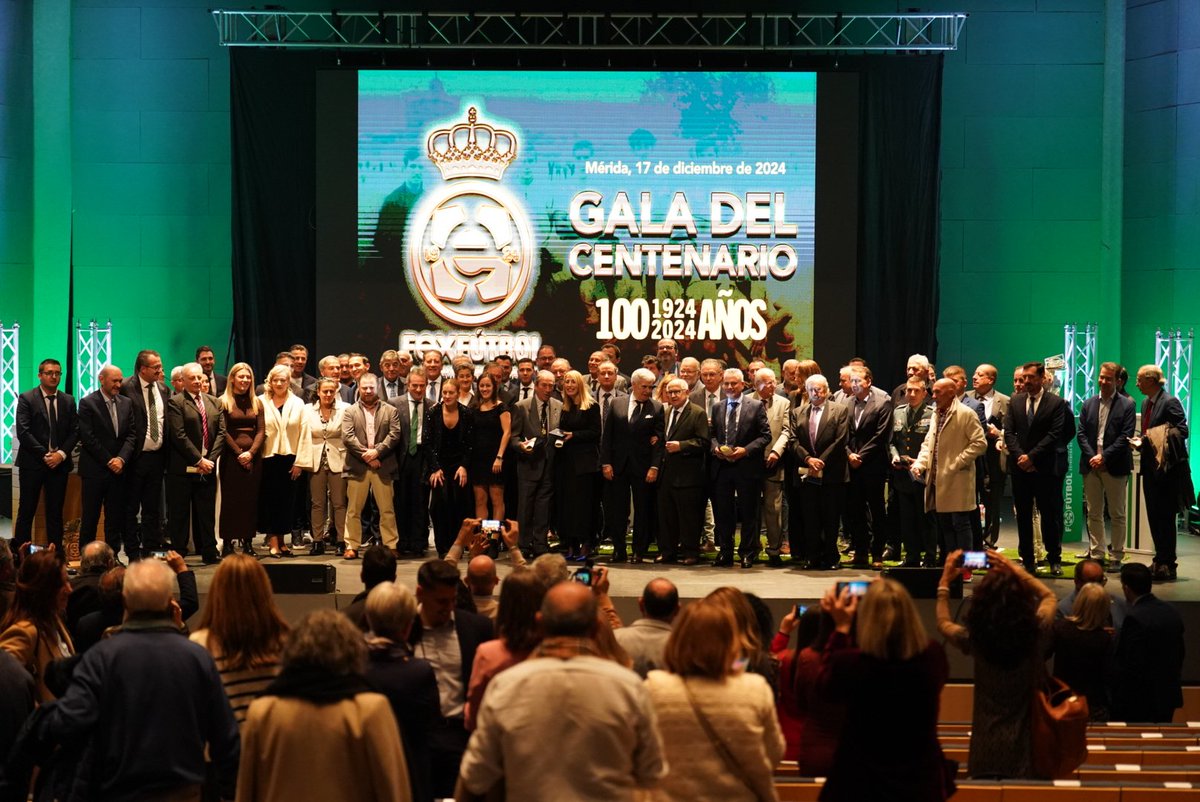 💯 | #CentenarioRFEXF |

Sin palabras tras todas las emociones vividas en 🎖️GALA DEL CENTENARIO de la <a href="/FedExFutbol/">Fexfutbol</a>.

👏🏼👏🏼👏🏼¡Enhorabuena a todos los premiados!

💥¡¡¡¡GRACIAS A TODOS POR COMPARTIR NUESTRA ILUSIÓN POR EL FÚTBOL! 💥

👏 👏 👏¡ENHORABUENA!

#Extremadura💚🤍🖤