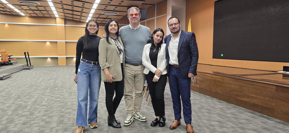 SBVerdeCund's tweet photo. Inicialmente 7 mpios serán pilotos del Índice de Circularidad: #Fomeque, #Gachetá, #Lenguazaque, #Nemocón, #Ubaté, #Zipaquirá y @villapinzoncund. De igual manera, presentamos el Visor Geoambiental,herramienta interactiva para la gestión geográfica y ambiental de #Cundinamarca. https://t.co/zoXg7ttuL7