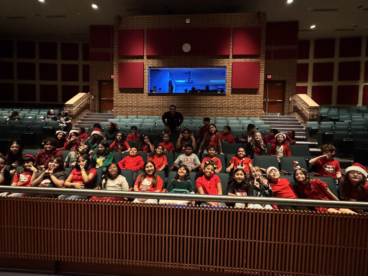 NISDCody's tweet image. Great Job 3rd, 4th, and 5th grade Choir performing at Stevens HS!!! We appreciate Vale and Pease’s invite!!! #crazyboutcody @NISDPease @NISDVale @mccurtain_sean  #CommunitySupport #buildingateam #wegotthis