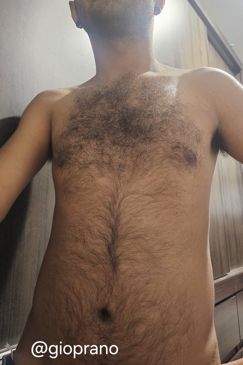 Deixei os cabelos do peito crescerem. Gostaram?