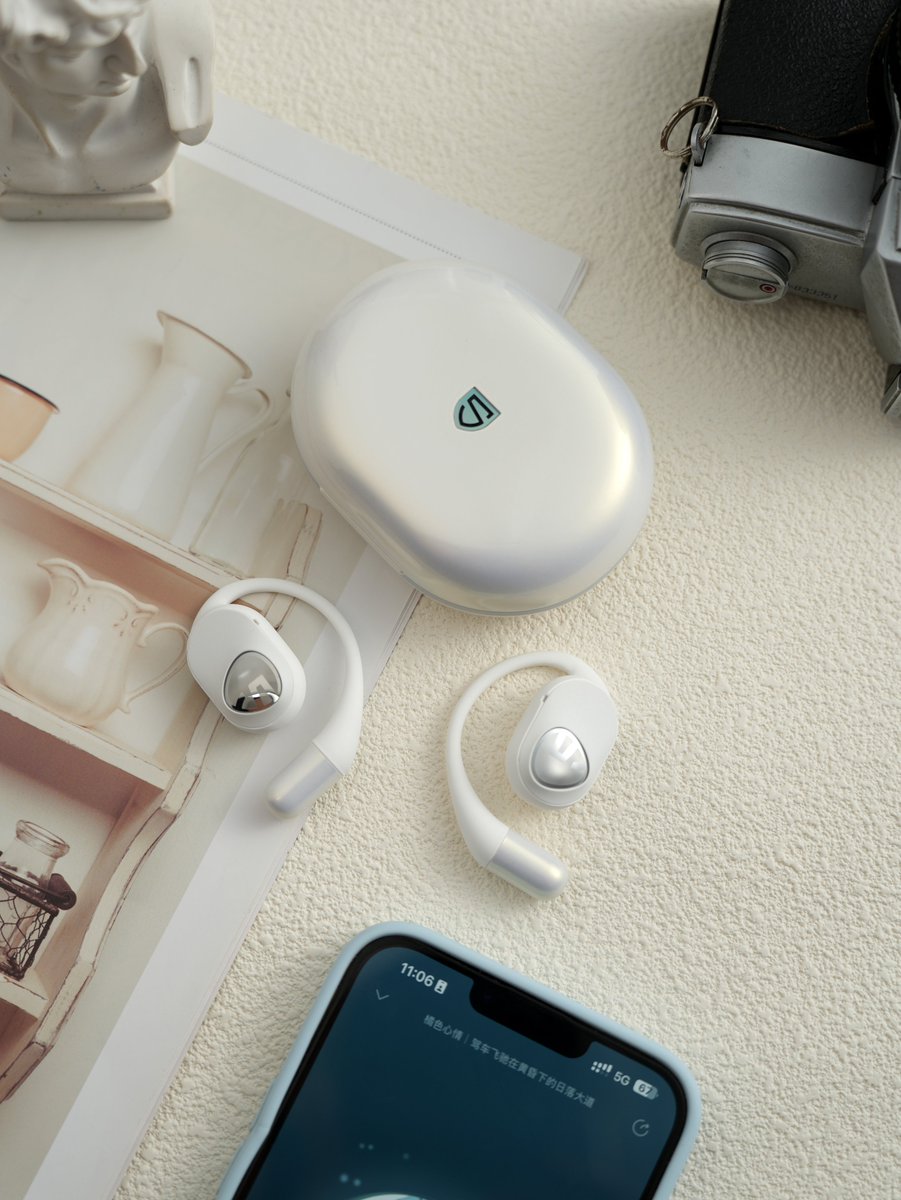 SOUNDPEATS's tweet photo. Music on the go, SoundPEATS #GoFree2 way. 🎧 Take it out, pop it in, and let the magic happen.
#SoundPEATS #WirelessFreedom #GoFree2 #Music #CEEK #JimiHendrix #Salyu #MONGOL800 #SpotifyWrapped2024 #AppleMusic #YouTubeMusic https://t.co/nNjYFpnt51