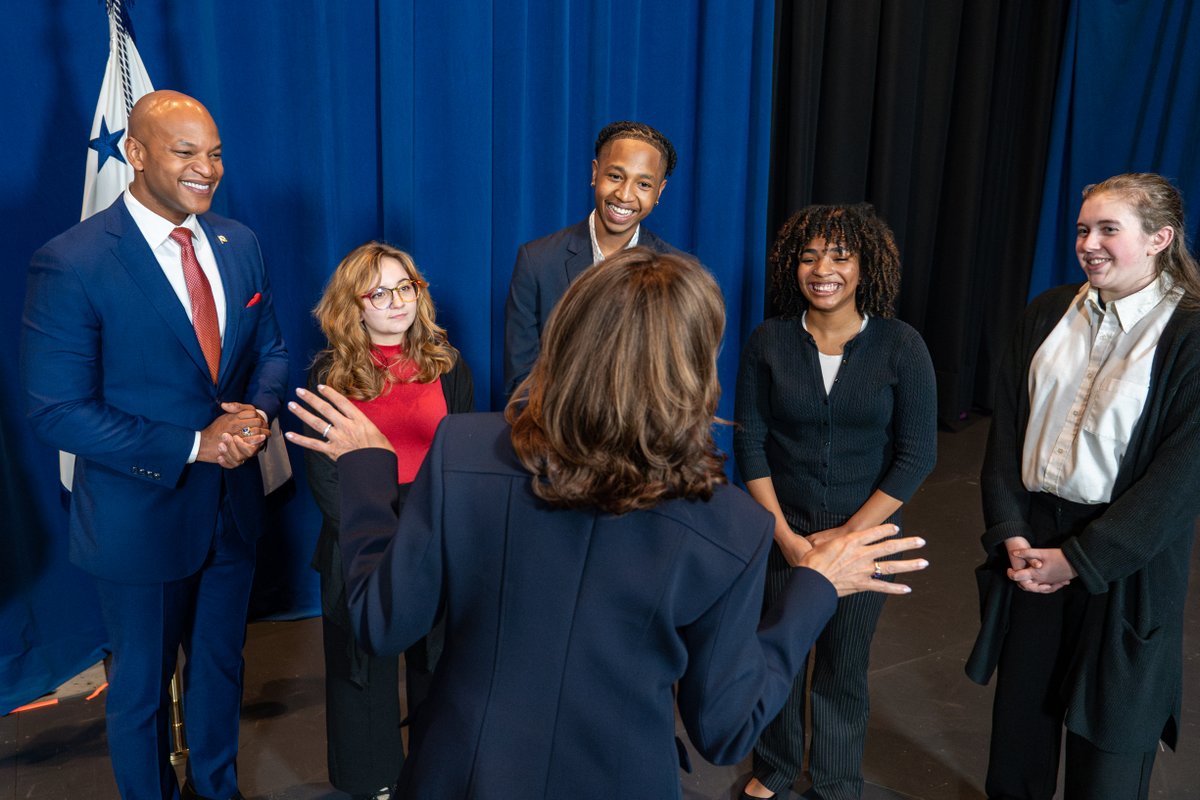 VP46Archive's tweet image. Today, I spoke with young leaders who have committed themselves to serving their communities and improving our nation.
My message to them is clear: Do not let anyone or any circumstance deflate your spirit or sense of purpose.