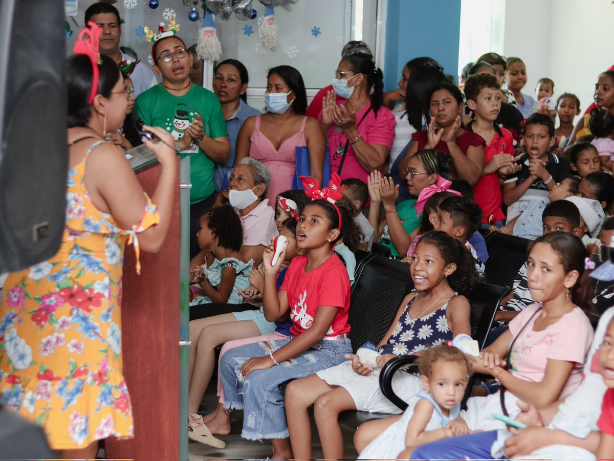 EseCamu's tweet photo. Nos llena de alegría poder compartir la magia y gozo de las #NovenasNiñoDios ⭐ junto a todos ustedes. Gracias a los más de 300 niños que nos acompañaron en este segundo día. 

¡Más cerca de ti! 💚 https://t.co/VmWfZxVqAW