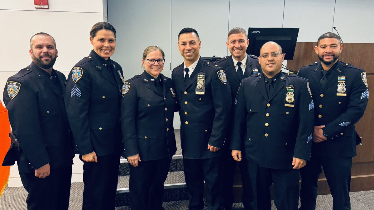 NYPDauxiliary's tweet photo. Congratulations to the NYC Emergency Management CERT graduates! 🎓 Thank you to all the instructors who made this possible. A special shoutout to Det. Sheedy on her retirement after years of dedicated service—this CERT cycle marks her last. Wishing her the all best! https://t.co/pbnphdiBM7