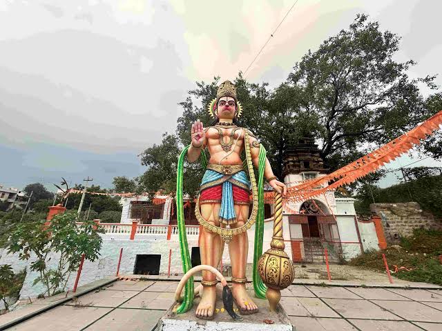 SunkeSrinu's tweet photo. @revanth_anumulaసార్ శుభోదయం  నలుగువందల సంవత్సరాల చరిత్రగల పహాడీ హనుమాన్ దేవాలయం ఎంతో చెరిత్ర గల గుడి సార్ ప్లీజ్ దాని మీరు కొంచం పెద్ద మనసుతో దయచేసి  ఆ గుడి నీ డెవలప్ చేయాలనీ కోరుతున్నాను పురాతన దేవాలయాలను కాపాడండి సార్.ప్లీజ్ తుకారాం గేట్ నార్త్ లాల్లగూడ సికింద్రాబాద్ లో ఉంది https://t.co/UxWEdohNvN
