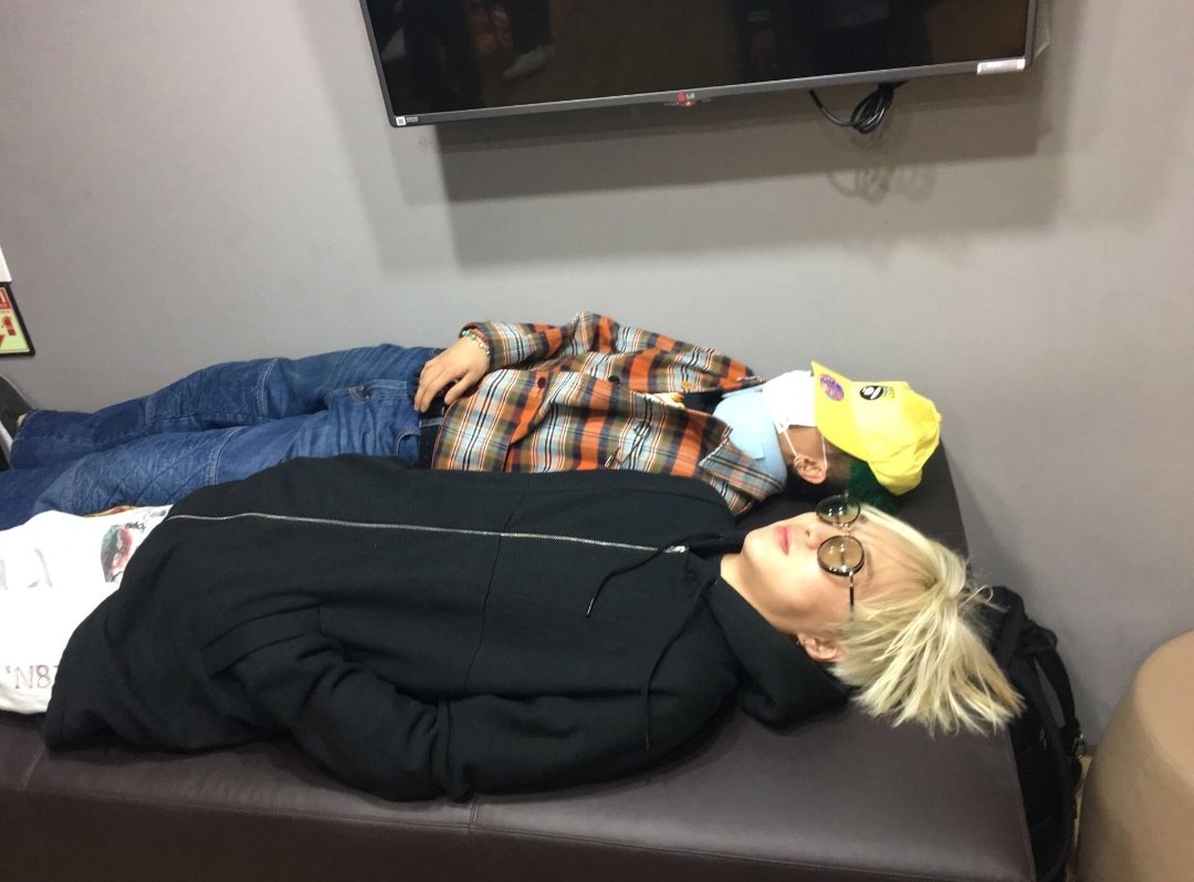 KaPoHo1's tweet photo. D-1 until u back✨️

#위너 #WINNER #강승윤 #송민호 #KANGSEUNGYOON #SONGMINHO #YOON #MINO #YooYeon #OHNIM
@official_yoon_
@official_mino_
@yg_winnercity https://t.co/P4k0ZNp7i8