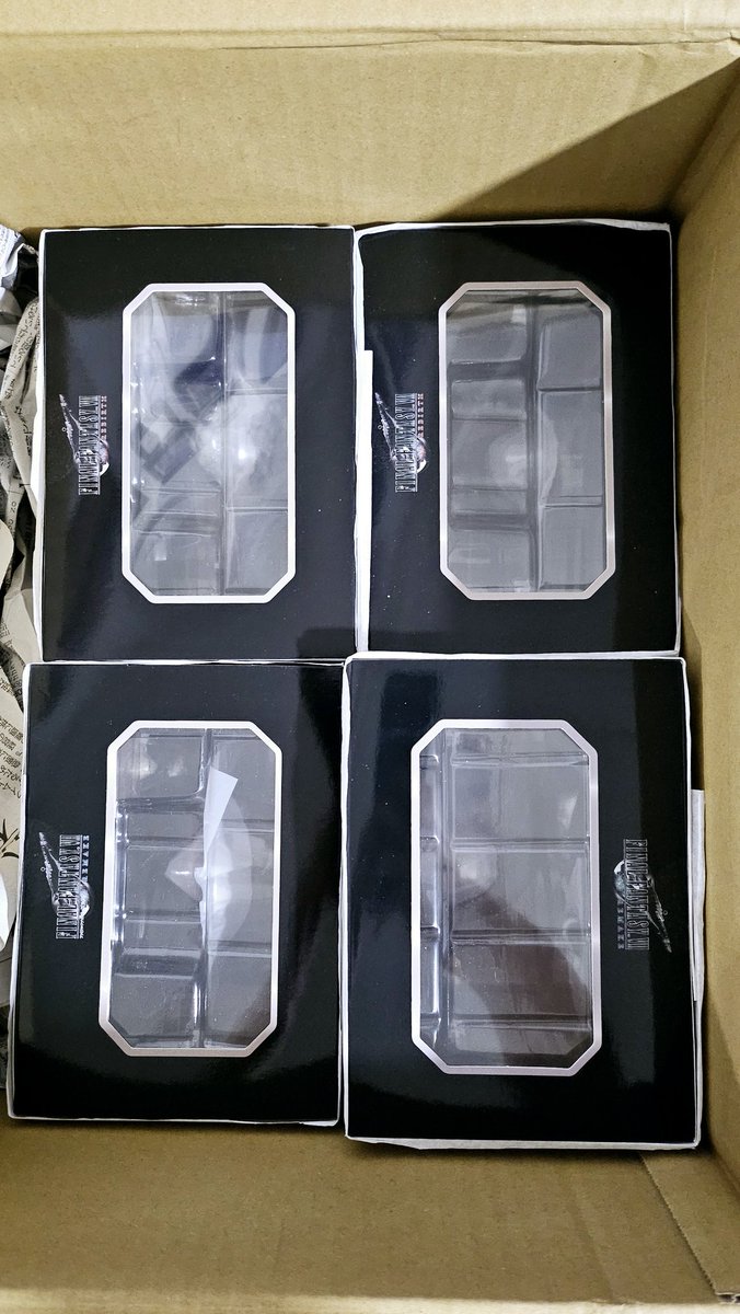 Valborn_'s tweet image. Wanted to collect these when I saw them in Japan, but they were expensive and takes up lots of luggage space.. So my husband sneakily got them online as Christmas gift and they arrived yesterday! 😍 #FF7R