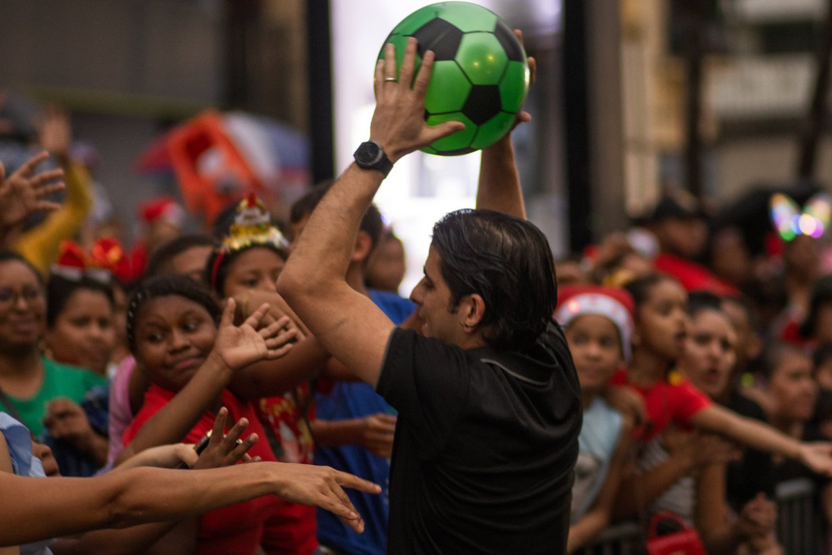 DavidVirzi's tweet image. Súper carnes participando en el desfile navideño de la @Panamaalcaldia donde la mezcla de trabajo, creatividad y pasión se unió para lograr una noche mágica. Una gran experiencia participar junto a la Banda del Centro Educativo La Primavera q son un orgullo Veragüense. Nos vemos…