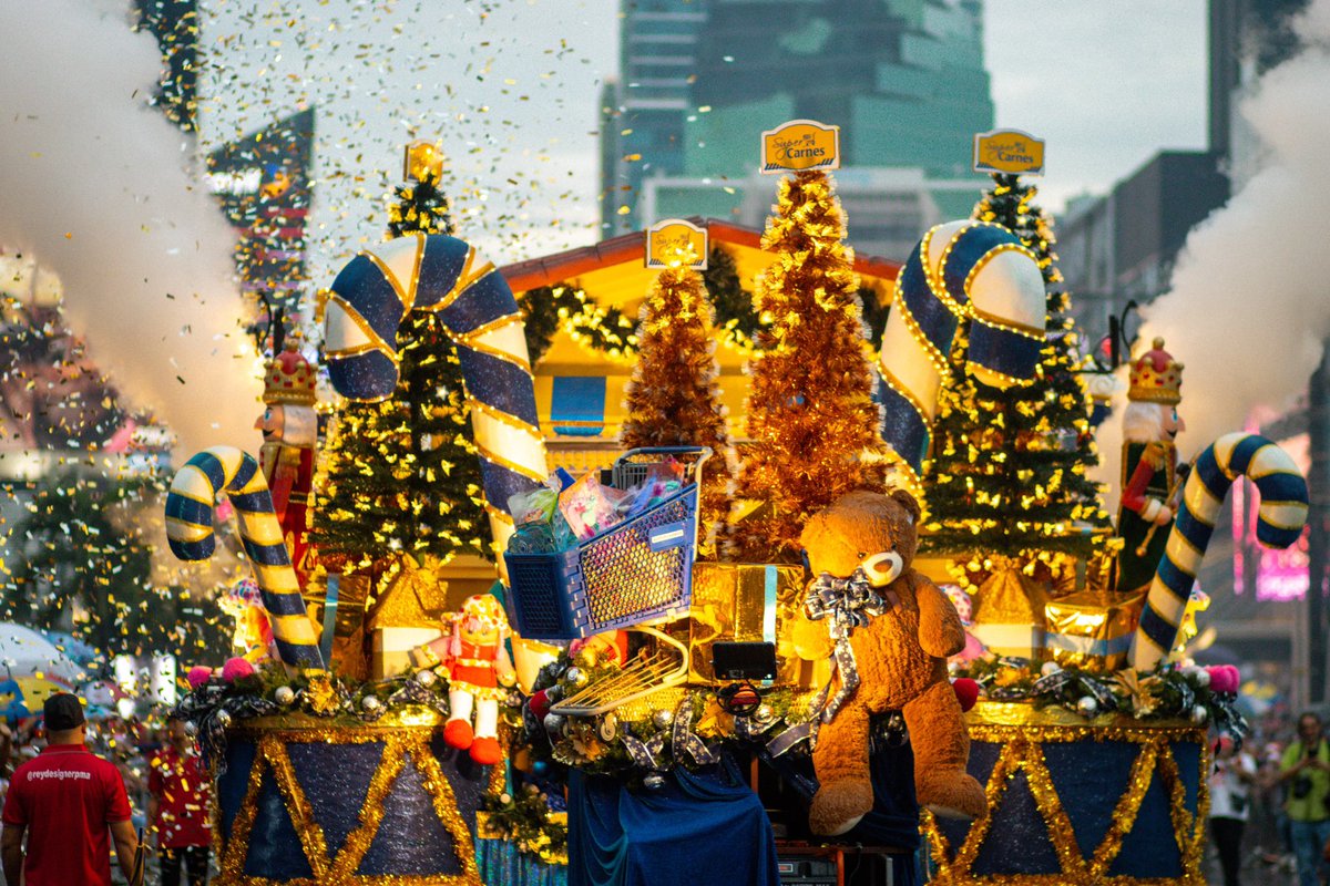 DavidVirzi's tweet image. Súper carnes participando en el desfile navideño de la @Panamaalcaldia donde la mezcla de trabajo, creatividad y pasión se unió para lograr una noche mágica. Una gran experiencia participar junto a la Banda del Centro Educativo La Primavera q son un orgullo Veragüense. Nos vemos…