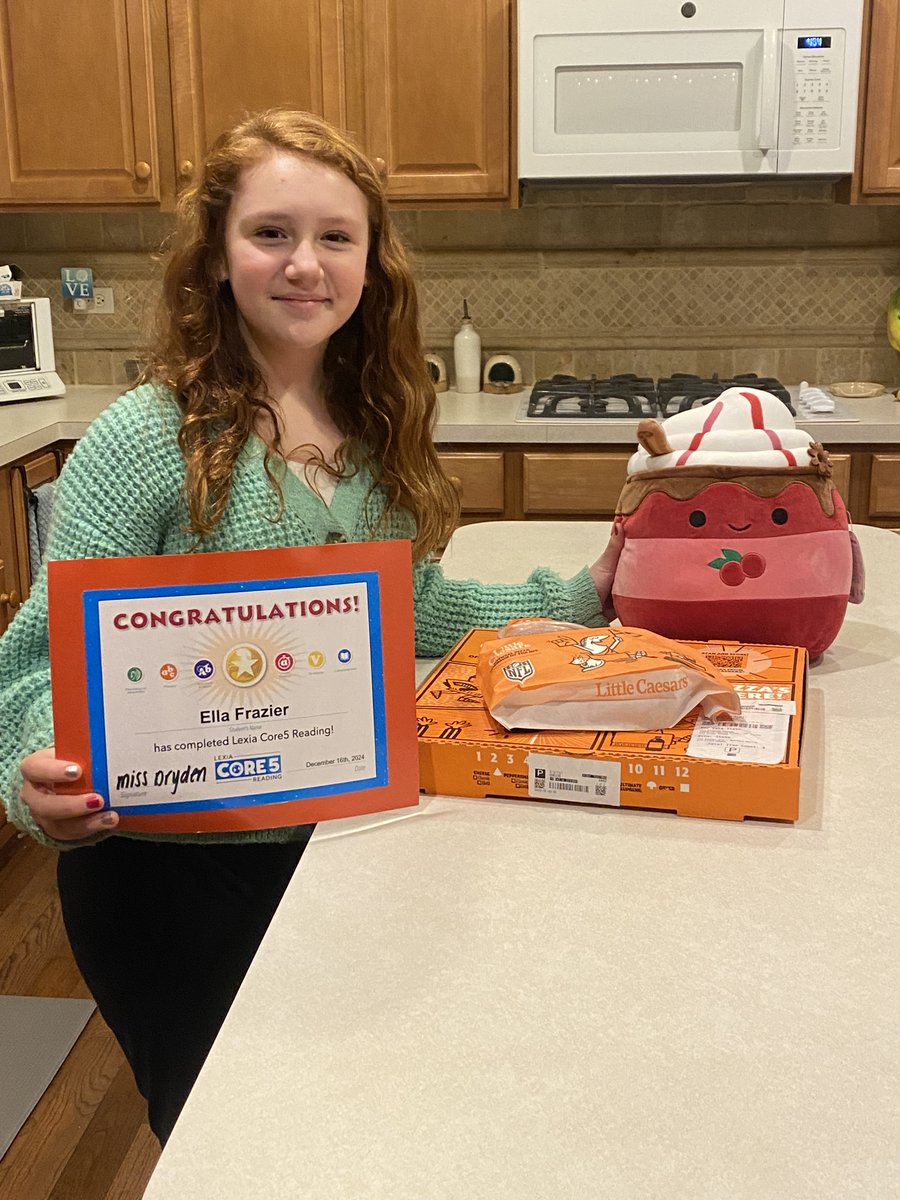 Please help me congratulate Ella from Team Dryden for completing the ENTIRE Core5 Lexia reading program! This accomplishment called for a special delivery🍕 <a href="/RobertCS118/">Robert Crown School</a> <a href="/LexiaLearning/">Lexia</a> #rcs118life #d118life #proudteacher #shemakesmesmile #movingtopowerup