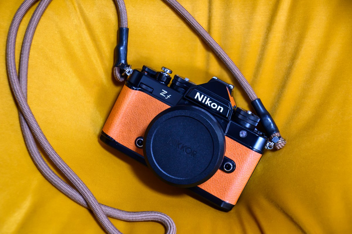 Nikon Zf ボルドーレッド → サンセットオレンジ 貼り替えが完了し戻っ