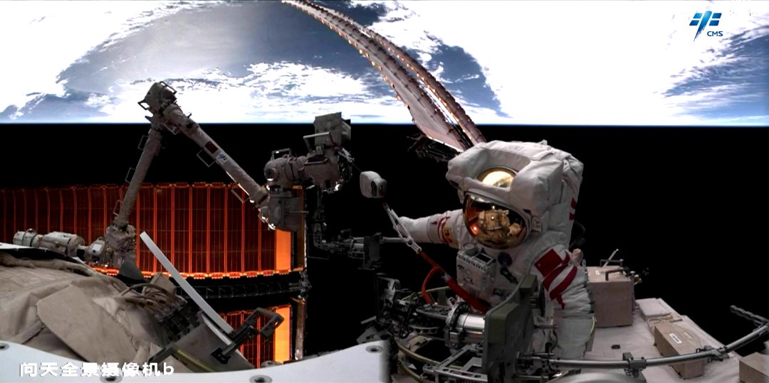 CNSpaceStation's tweet image. 👏👏👏The crew of the Shenzhou XIX mission completed their first #spacewalk outside the @CNSpaceStation on Tuesday.

👍🧑‍🚀Over nine hours, they carried out multiple tasks, setting a new record for the longest extravehicular activity by Chinese astronauts. [📷/CMS]