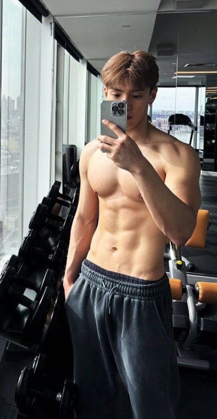 아침부터 너무 힘드니까 살색남자를 보자