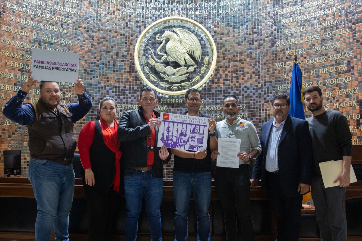 LeonardAlmaguer's tweet photo. Hoy presentamos en sesión ordinaria en el Congreso de Jalisco nuestra primera iniciativa de ley que consiste en dar reconocimiento a las #familiasbuscadoras como grupo #prioritario y #vulnerable para que se cree política pública en favor de ellas y ellos. Abro hilo🧵 https://t.co/wrTimXQlYC