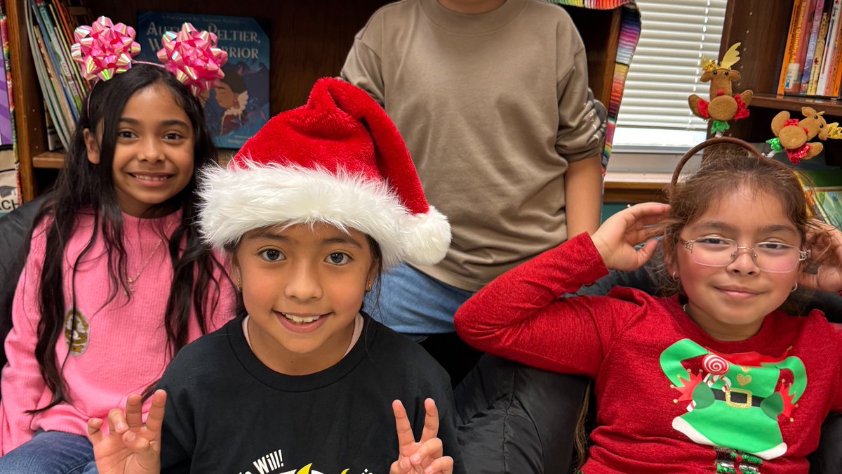 WidenElementary's tweet image. 🎉🎄 Holiday fun was in full swing on Monday as Wildcats rocked their favorite holiday headgear—reindeer antlers, Santa hats, and festive headbands galore! 🦌🎅✨ The cheer was everywhere! 🐾❤️ #HolidaySpirit #WildcatPride