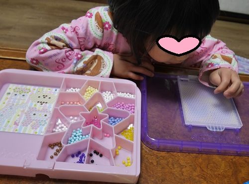 honnekasan's tweet photo. 5歳～6歳の女の子のクリスマスプレゼントに「アクアビーズ」おすすめ♪
細かい作業を頑張って一人でするので、ママも楽ちん！
娘が冬休みに入る時にメイキングトイがあると、時間もつぶせます。

他、おすすめの女子向けクリスマスプレゼントはこちら↓
https://t.co/omfI5ijPWU
第1位は？？ https://t.co/AaNuc3UKKz