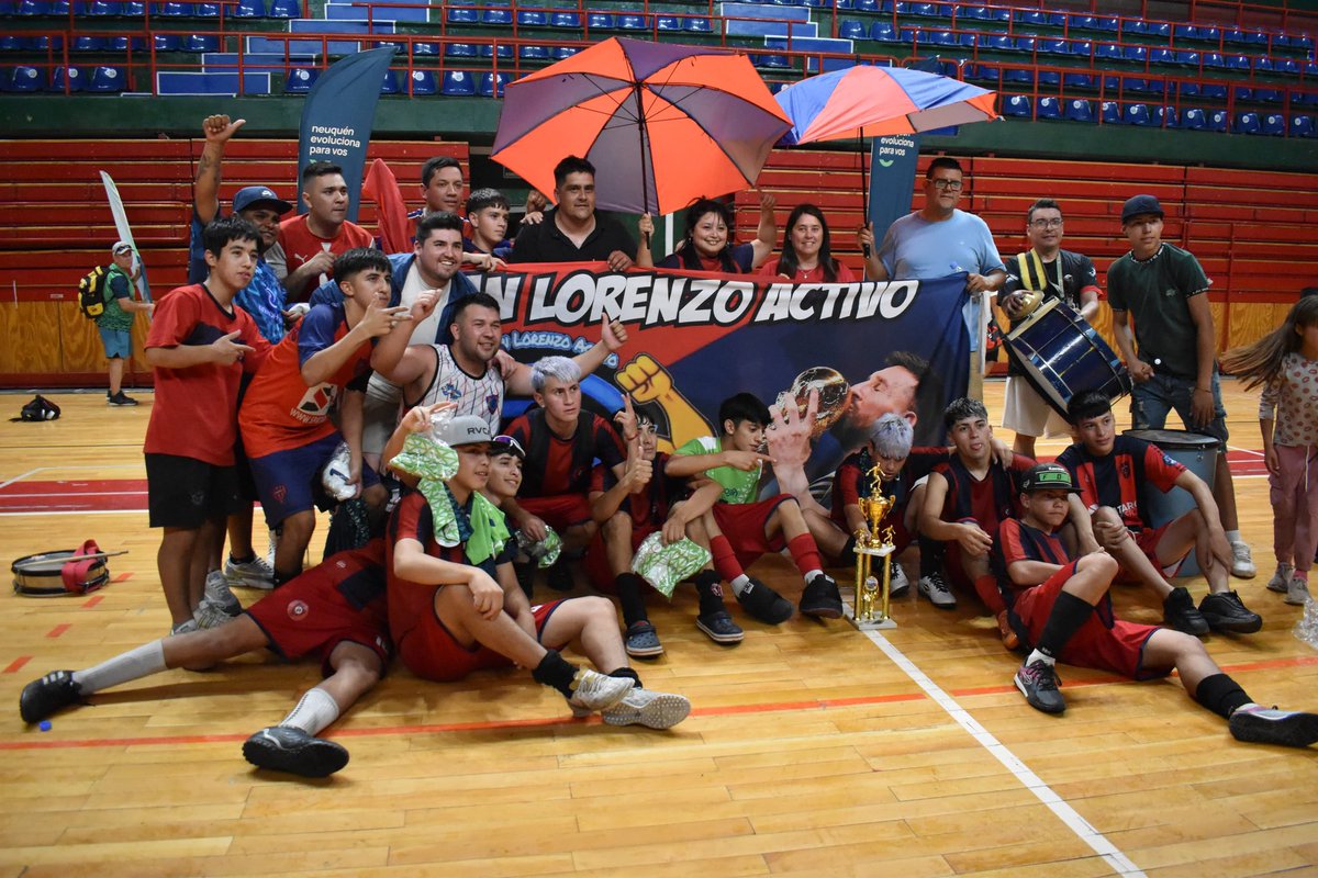 maritavillone's tweet photo. #Ahora #RucaChe 📍
¡Finales de la Copa Comisiones Vecinales! ⚽🏆
💪 ¡Felicitaciones campeones y a todos los equipos por su participación!
👏 Gracias al gran equipo de las Subsecretarías de Deportes y Ciudadanía por el enorme trabajo realizado para que esto sea posible. https://t.co/QkOY7AElHF