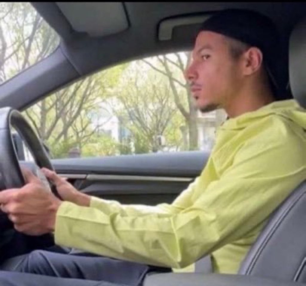 ma famille qui se retrouve somehow toujours un 24 décembre pour un repas tous ensemble (on est musulmans)