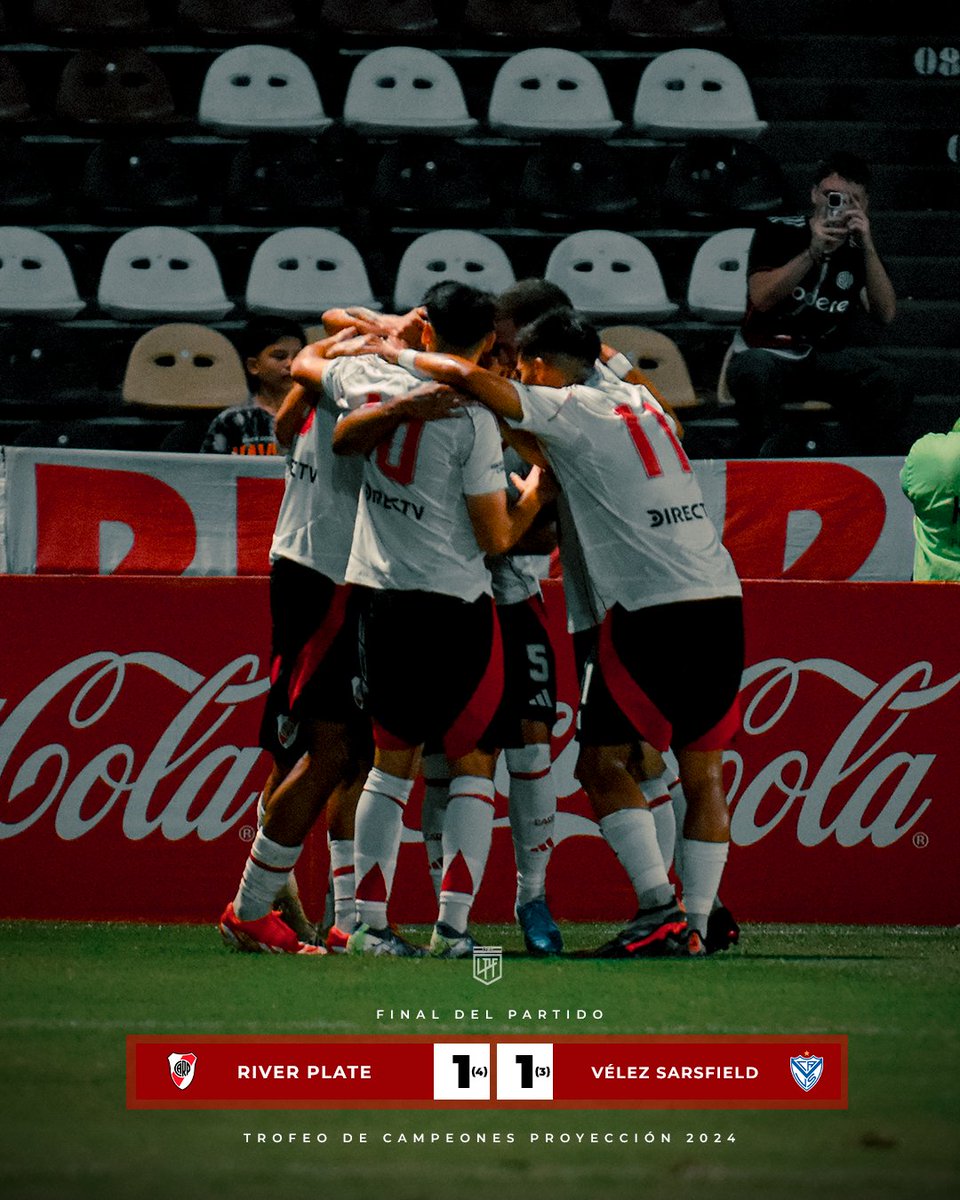 RiverPlate's tweet image. 🏆 ¡River campeón del #TorneoDeCampeones Proyección 2024! 🏆

Tras igualar 1-1 en los 120', el Millonario venció 4-3 por penales a Vélez en Vicente López.

⚽ Tomás Nasif