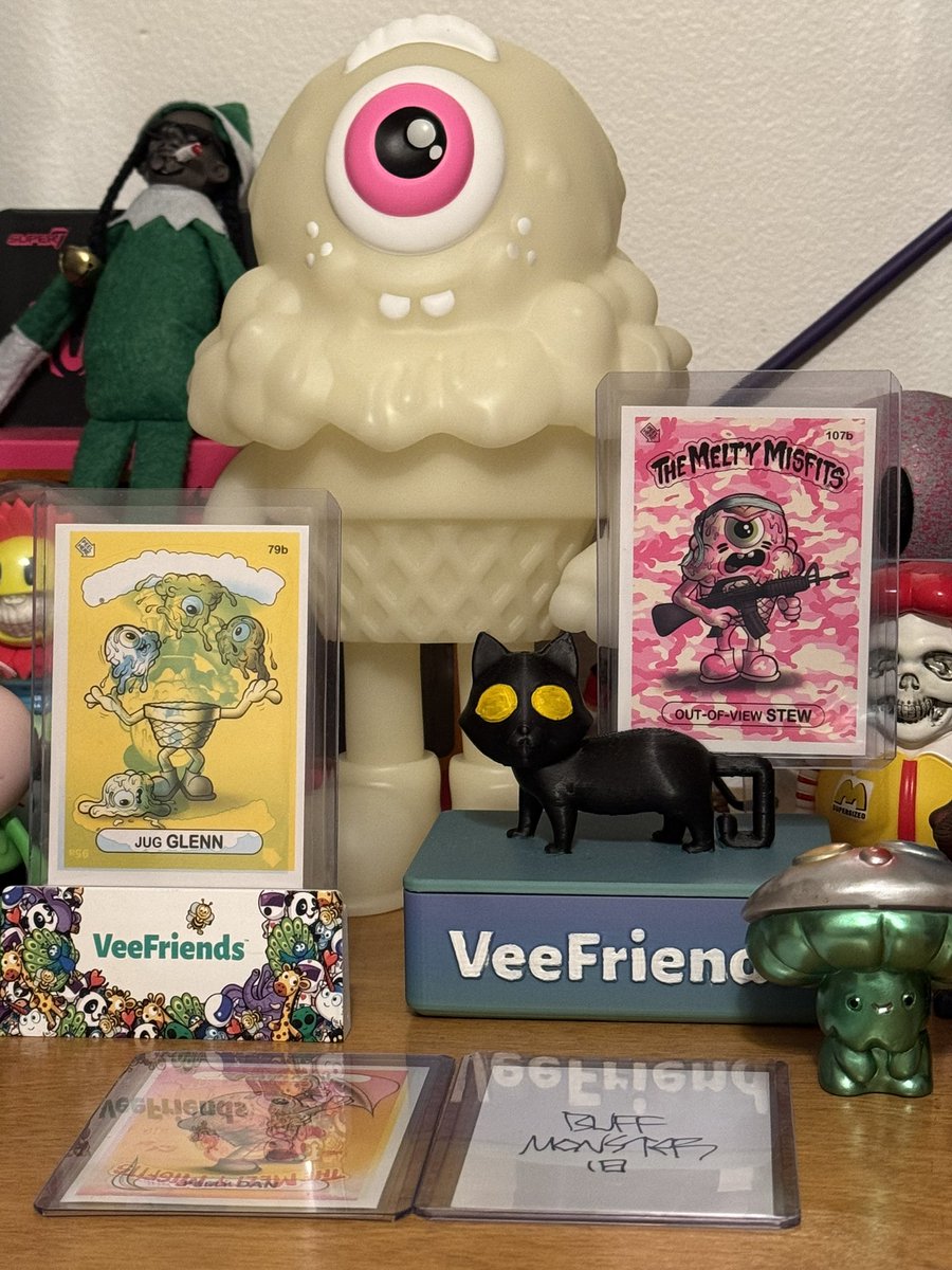 freedwillard's tweet photo. Pack arrived safe and sound. Got super ripped and melted some @buffmonster today. The error cards are some of my favorites, and love the signed pink variant. So much cool, fun art. Very grateful for the opportunity to collect, and ofc for the freebies.😮‍💨🙌🌊🌊 https://t.co/pfQkPXkzAd