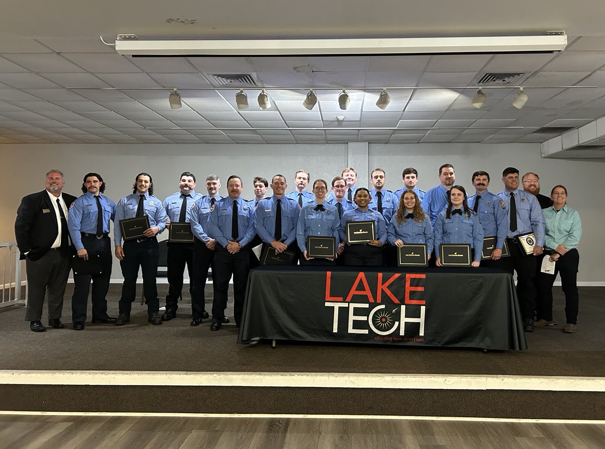 LakeTechCollege's tweet photo. Hats off to our newest paramedic graduates! They endured a marathon year & crossed the finish line with flying colors. We're proud of you & excited to see the incredible impact you'll make in your future careers. #fltechnicalcolleges #workforcewaylake #GetThereFL #careerinayear https://t.co/qgWZAFArOZ