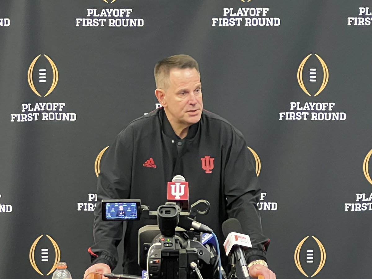 I absolutely love the fact that our <a href="/IndianaFootball/">Indiana Football</a> head coach walked into a Bloomington barbershop on Monday before the biggest game in program history and said, “Give me a Jimmy Chitwood”. #NeverDaunted #iufb 🚬 🦬 #BeatND