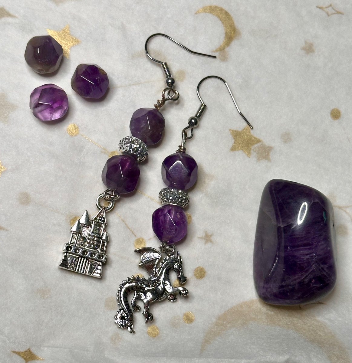 Earrings have such a beautiful and unique effect. I have been having so much fun creating them 🥹🫶✨

Check out all available earring designs! 🥰

beadjeweledbeads.myshopify.com/collections/ea…